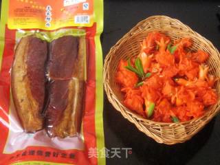 石榴花炒腊肉的做法步骤：1