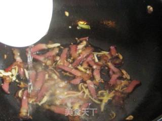 石榴花炒腊肉的做法步骤：10
