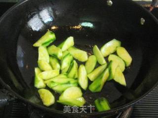 秀珍菇豆腐泡腊肉煲的做法步骤：4