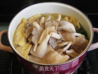 秀珍菇豆腐泡腊肉煲的做法步骤：8