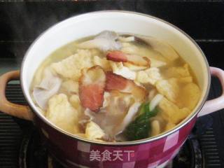 秀珍菇豆腐泡腊肉煲的做法步骤：9