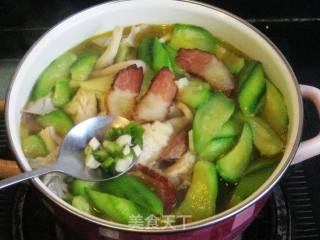秀珍菇豆腐泡腊肉煲的做法步骤：12