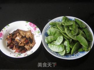 青扁豆炒腊肉的做法步骤：1