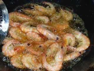 蒜蓉明虾的做法步骤：2