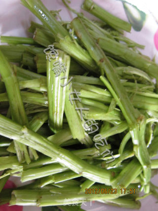 干香空心菜梗的做法步骤：2