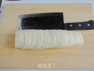 与夏日一样清爽的小菜----凉拌酸辣藕片的做法步骤：2