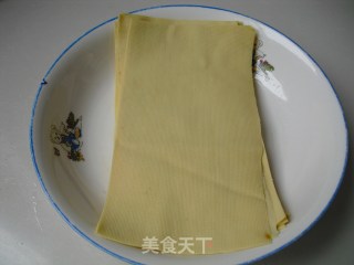 豆皮苦菊卷的做法步骤：2