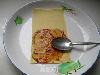 豆皮苦菊卷的做法步骤：4