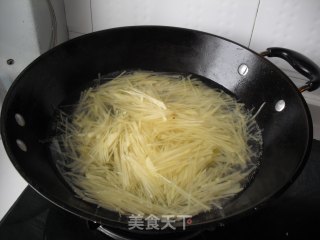 好吃不停口——红油酸辣土豆丝的做法步骤：4