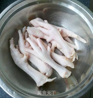 凤爪竹荪汤的做法步骤：1