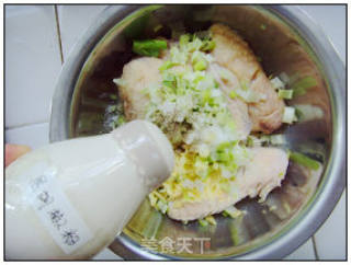 蜜汁芝香烤翅的做法步骤：3