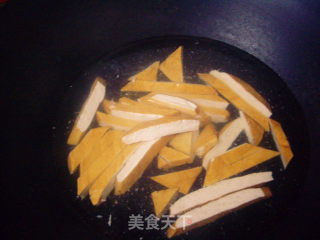 清淡夏日菜——韭菜炒豆腐干的做法步骤：3