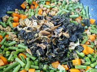 梅菜豇豆的做法步骤：9