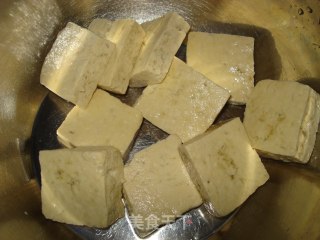 鲜香味美臭豆腐的做法步骤：1