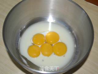 香蕉戚风蛋糕的做法步骤：2