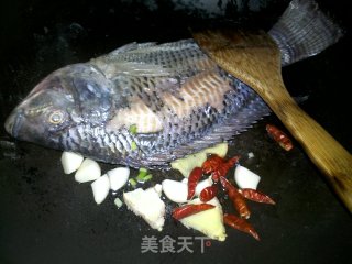 蒜瓣红烧鱼的做法步骤：5