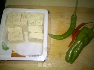 别有风味——辣蒸臭豆腐的做法步骤：1