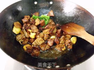 西红柿炖牛腩的做法步骤：7