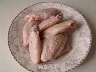 酱烧鸡翅的做法步骤：1