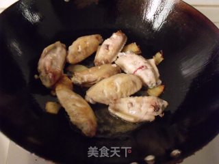 酱烧鸡翅的做法步骤：2