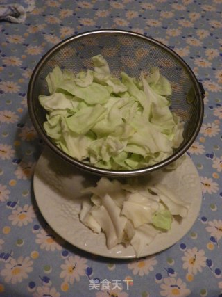 干锅手撕包菜的做法步骤：1