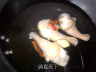 酱香鸡腿的做法步骤：1