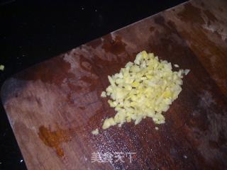炒红麻的做法步骤：3