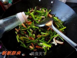 蒜苗木耳炒肉丝的做法步骤：6