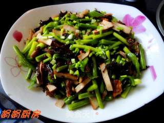 蒜苗木耳炒肉丝的做法步骤：7