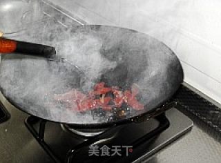 黑木耳炒香肠的做法步骤：2