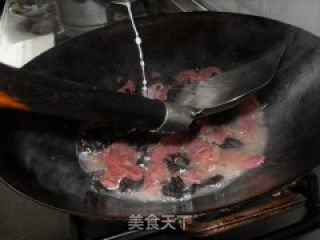 黑木耳炒香肠的做法步骤：5