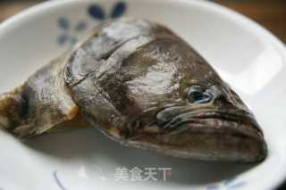 清蒸鸦片鱼头的做法步骤：1