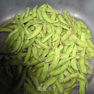 五香毛豆的做法步骤：1