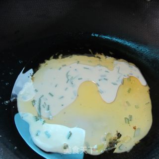 韭菜煎饼的做法步骤：4