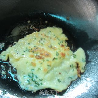 韭菜煎饼的做法步骤：5