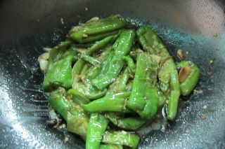 锅贴豆香椒的做法步骤：5
