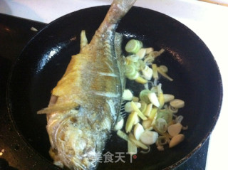 红烧黄花鱼（烧黄鱼）的做法步骤：6