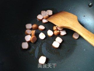 茄汁脆肠意粉的做法步骤：2