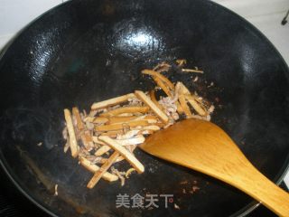 青椒香干肉丝面的做法步骤：2