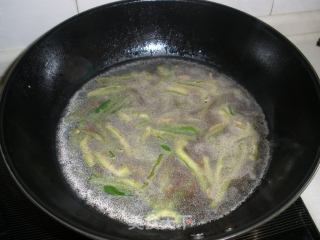 青椒香干肉丝面的做法步骤：3