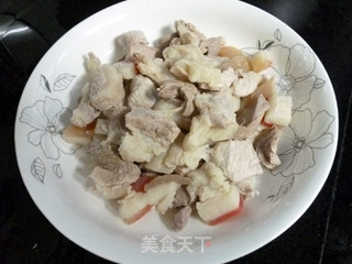 五花腩炖土豆的做法步骤：2