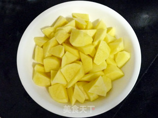 五花腩炖土豆的做法步骤：3