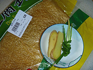 【夏季凉拌菜系列之素食篇】——脆皮香素鸭的做法步骤：1