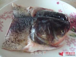 剁椒鱼头：菠菜面的做法步骤：2