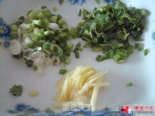 剁椒鱼头：菠菜面的做法步骤：3