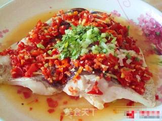 剁椒鱼头：菠菜面的做法步骤：6