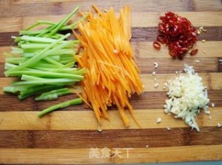 炝拌土豆丝的做法步骤：2