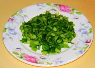 咸菜炒肉末的做法步骤：3