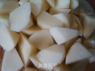 土豆炖小排的做法步骤：2