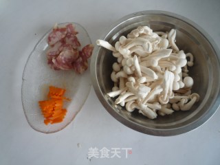 腊肠白玉菇的做法步骤：2